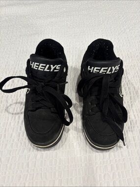 Heelys Black Lace-Up Propel Skate Shoes with White Logo
Size 13